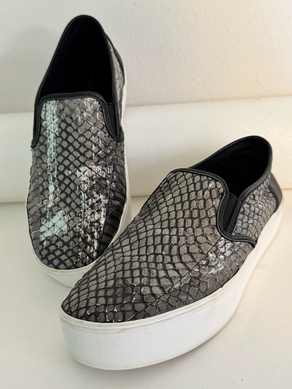 Rebecca Minkoff Eliza Metallic Snakeskin Slip On Sneakers Women’s Size 9